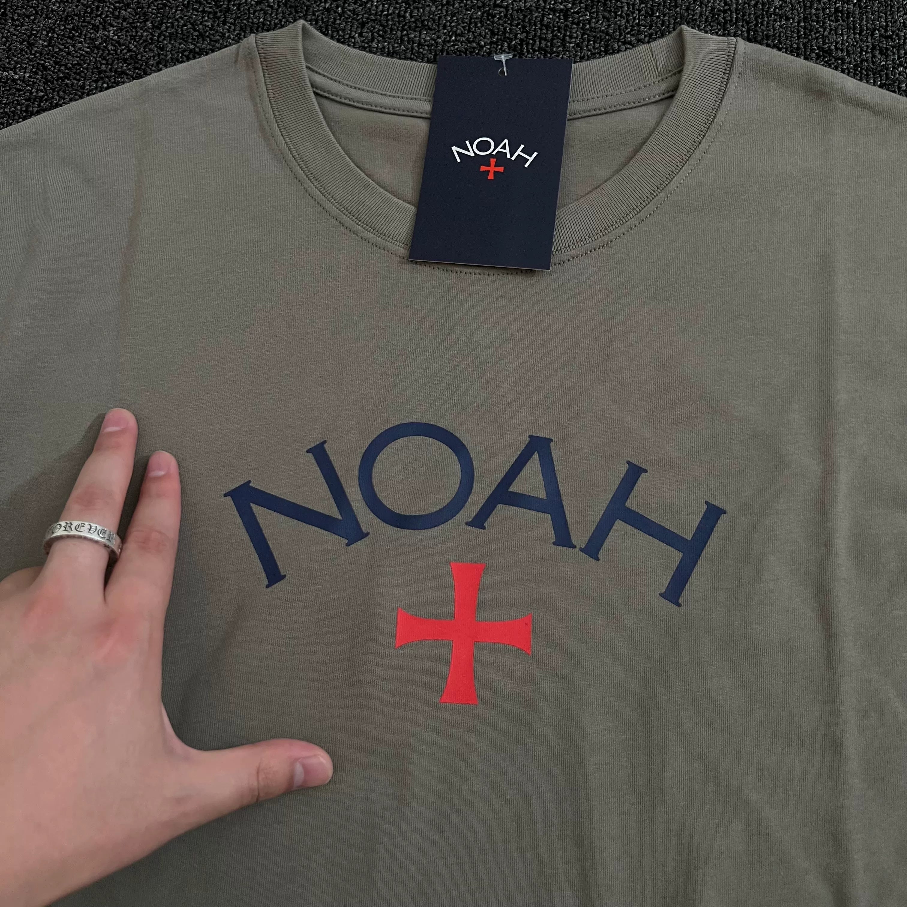 Unisex Heavyweight Cotton Long Sleeve Tee, Matcha Gray Cross Print